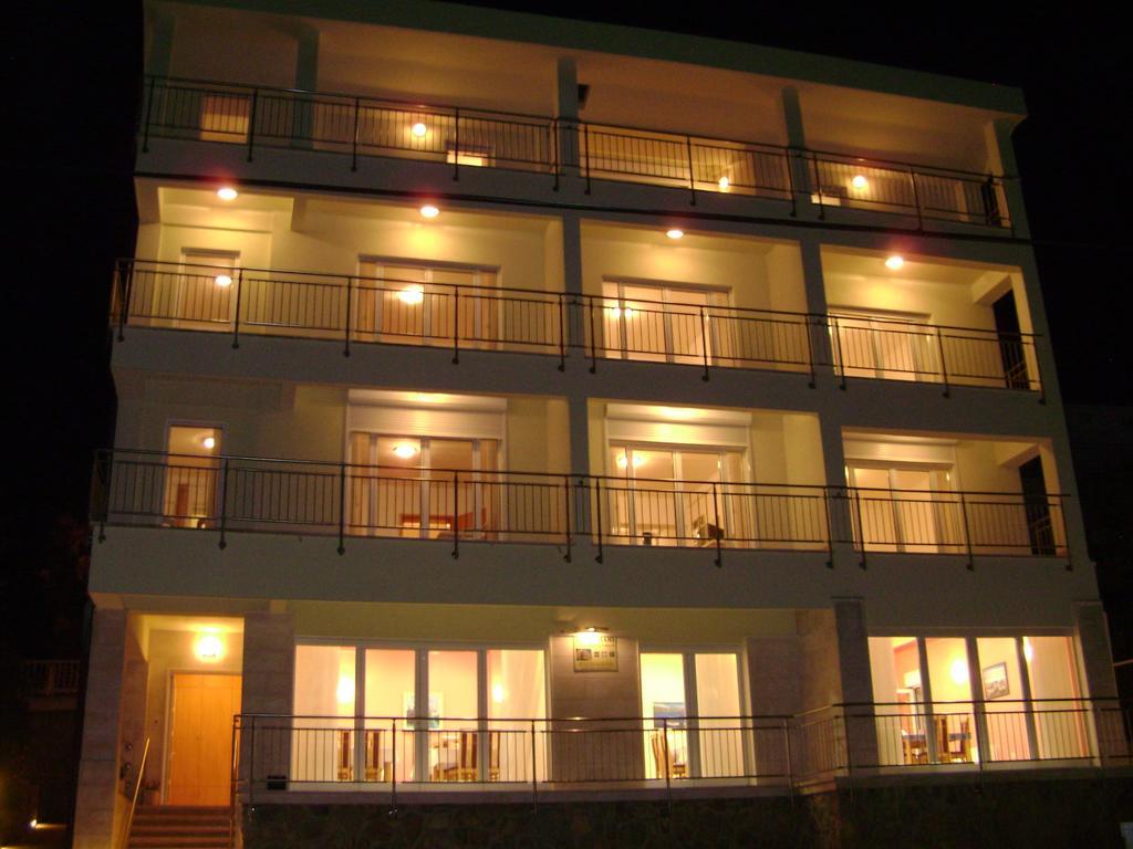 Apartments Petricevic Selce Exterior foto