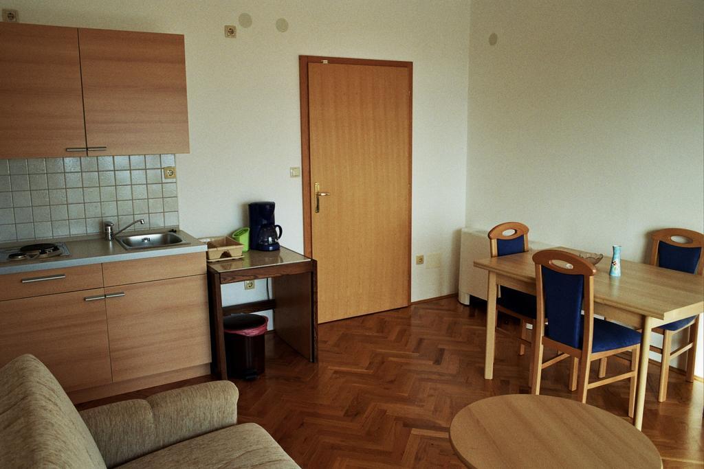 Apartments Petricevic Selce Exterior foto