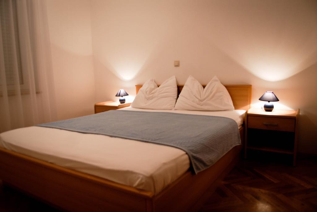 Apartments Petricevic Selce Habitación foto