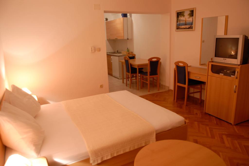 Apartments Petricevic Selce Exterior foto